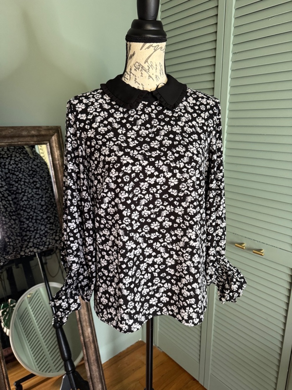 CeCe Black & White Floral Peter Pan Collar Blouse